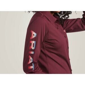 ￼Ariat size S Team Kirby Stretch LS shirt button up burgundy, rodeos cowgirl